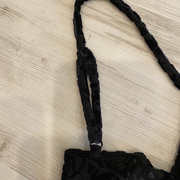 Urban Outfitters Black Velvet Crop Cami - Picture 9 of 11